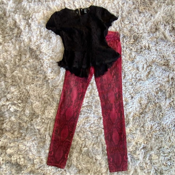 Victoria’s Secret Red Snakeprint Jeans Size 4 - Picture 7 of 7